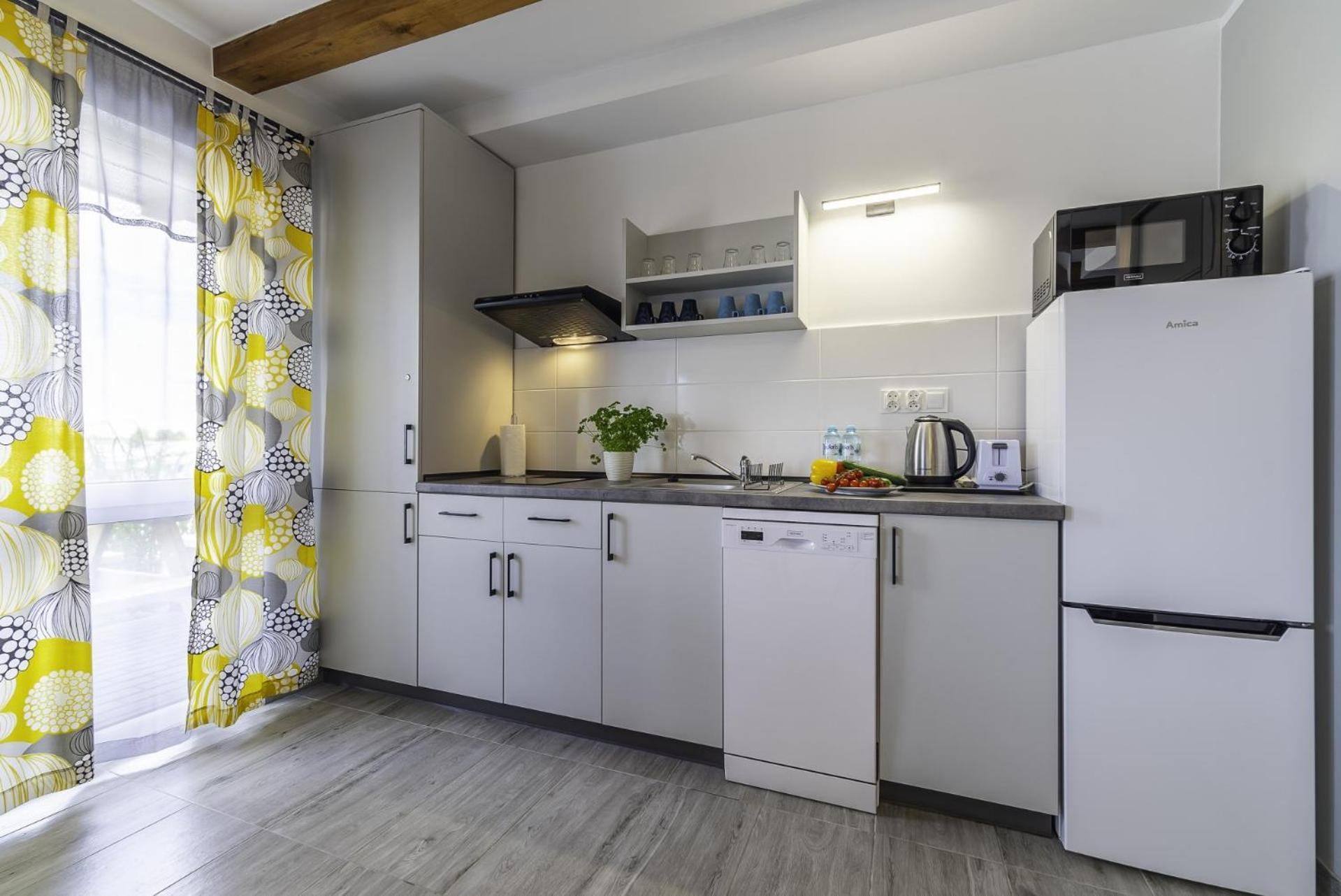 Frajda Domki - Apartamenty 6-Osobowe - Salon I Dwie Sypialnie Oraz Studia 4-Osobowe - Pokoj Z Aneksem Kuchennym Rewal Exterior foto
