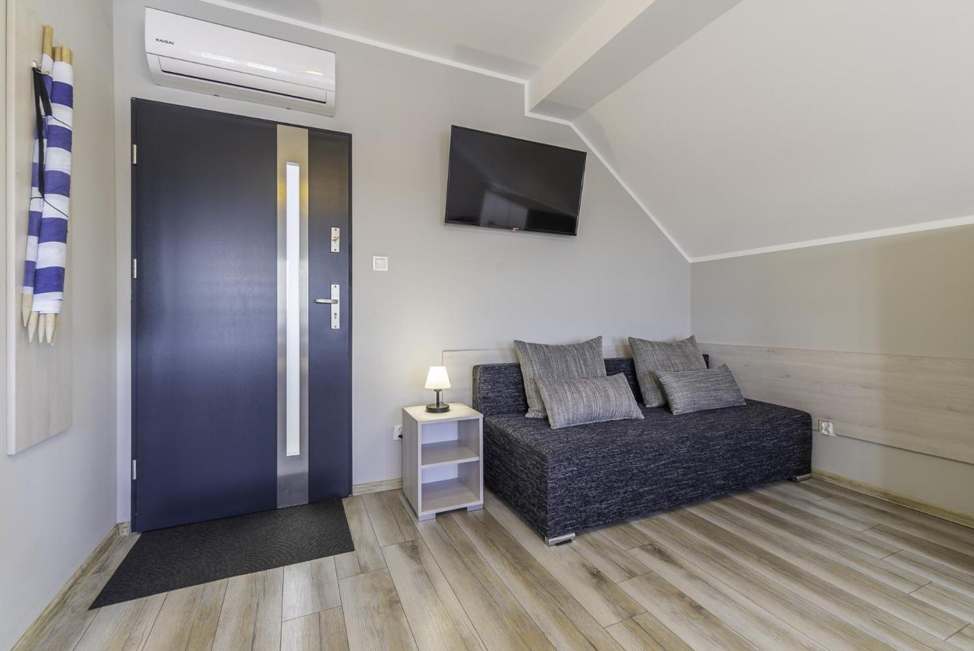 Frajda Domki - Apartamenty 6-Osobowe - Salon I Dwie Sypialnie Oraz Studia 4-Osobowe - Pokoj Z Aneksem Kuchennym Rewal Exterior foto